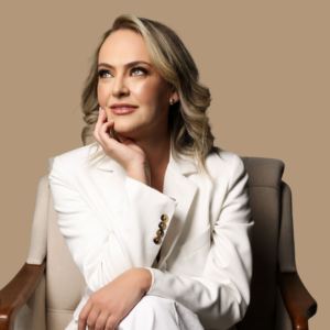 Karen Lorena Pacheco - Maria Madalena me ensinou que fé e coragem reescrevem qualquer história.